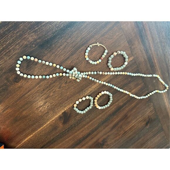 Matte bead necklace snd bracelet set - Picture 7 of 9